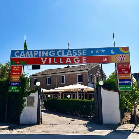 Dante Mobile Homes In Classe Village キャンプ場 *