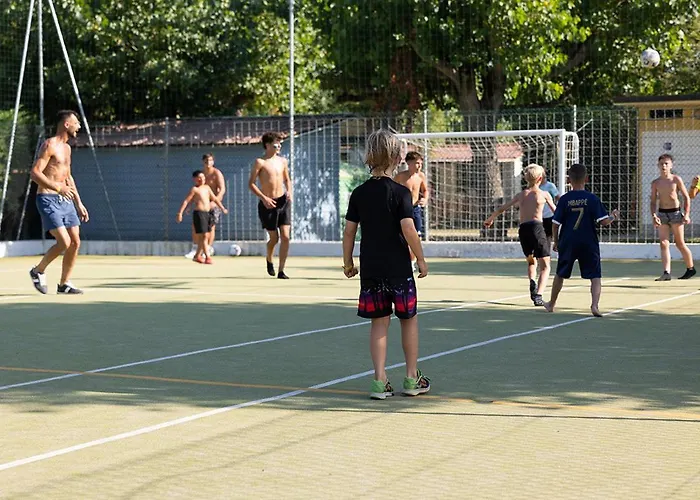 キャンプ場 Dante Mobile Homes In Classe Village *