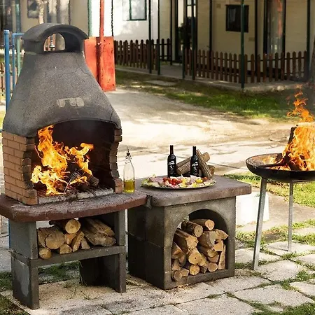 אתר קמפינג Dante Mobile Homes In Classe Village