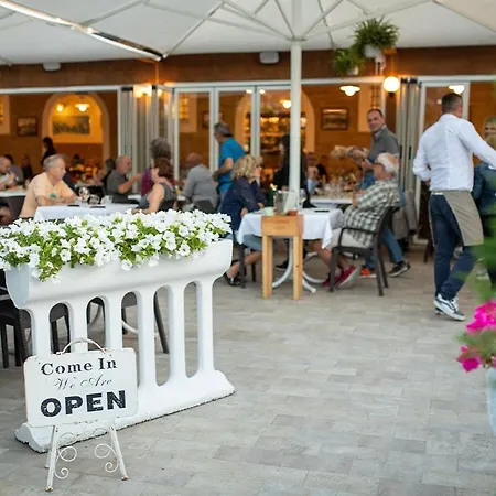 Dante Mobile Homes In Classe Village אתר קמפינג *