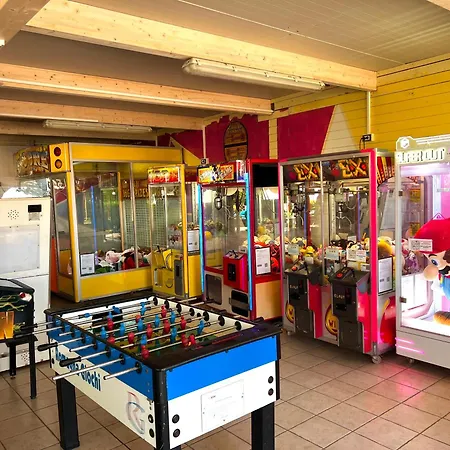 אתר קמפינג Dante Mobile Homes In Classe Village