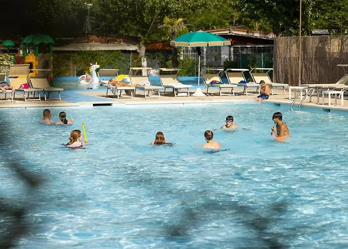 Kamp alanı Dante Mobile Homes In Classe Village *